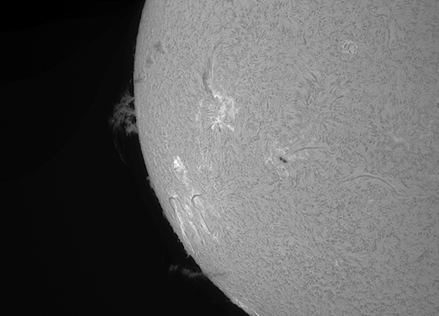 Soleil en H-alpha le 22/04/2015 à 13:57 TU (Bois-Colombes)