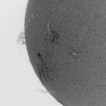 Soleil en H-alpha (négatif) le 22/04/2015 à 13:57 TU (Bois-Colombes)